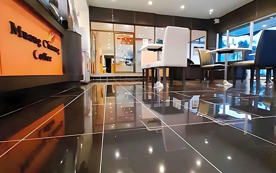 Maneerote Hotel Surin