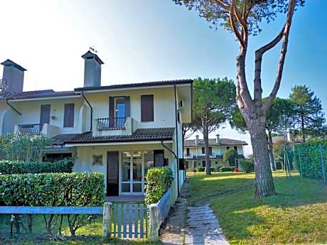 Villa in Caorle near Spiaggia Tartaruga
