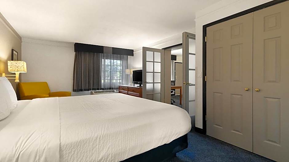 Howard Johnson by Wyndham Sacramento Downtown
