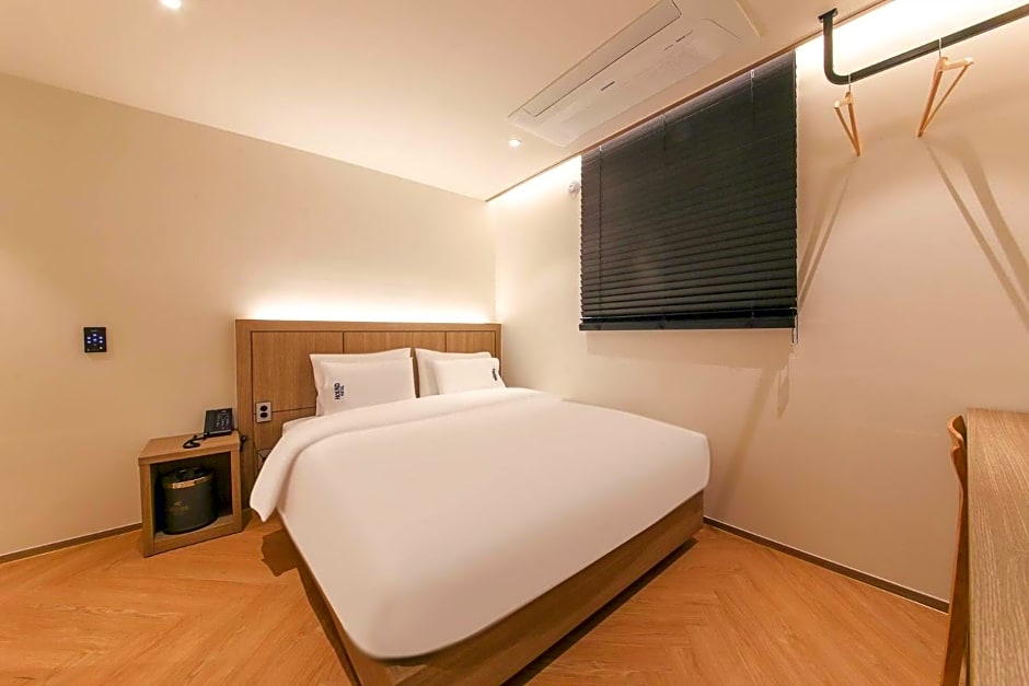 Hound Hotel Jeonju Deokjin