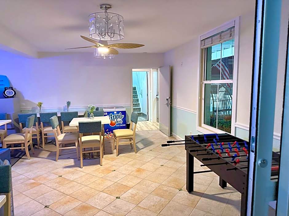 New 2025-Ocean Sands Beach Boutique Inn-Sauna and Salt-Mineral Pool -Free Beach Bikes and Famous Beach-Nightly Popcorn-Bathrobes and Sunscreen in all rooms-Ultra Sparkling-Free Laundry-4 Grand Presidential Black Beds in all rooms-Savings#252-242-SAND