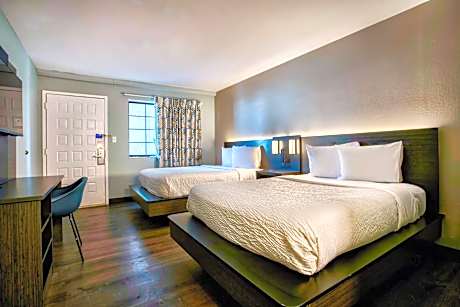 Quadruple Room - Disability Access - Roll in Shower