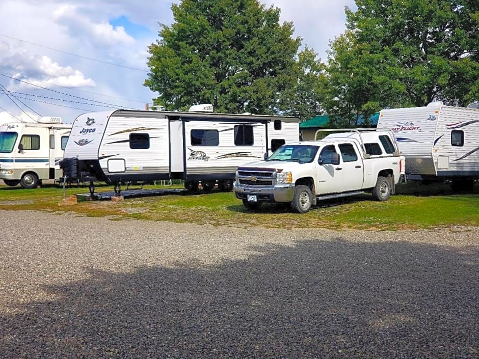 100 Mile Motel & RV Park