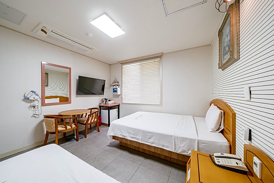 Champion Hotel