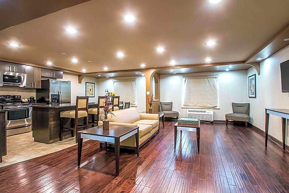 Clarion Inn Elmhurst - Oak Brook near I-88 I-290 I-294