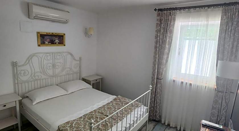 Tarcin Alacati Otel