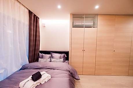 One-Bedroom Apartment - 101