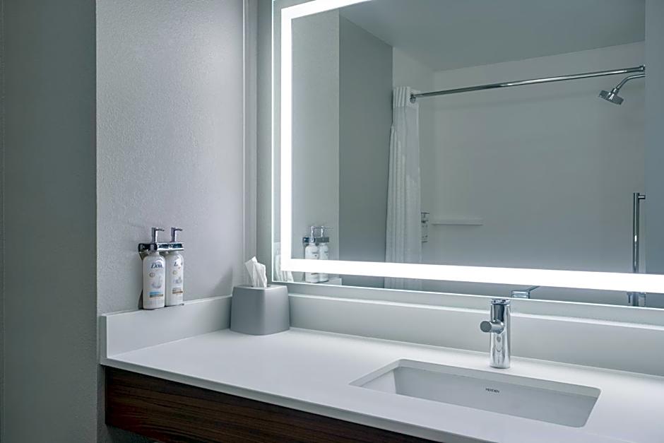Holiday Inn Express Hotel And Suites Clinton By IHG