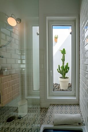 1 BEDROOM APARTMENT SEA VIEW WITH JACUZZI 2 ADULT