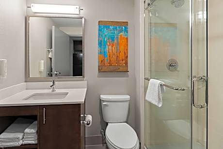 Queen Suite with Two Queen Beds and Dishwasher - Non Smoking/Interior Hall