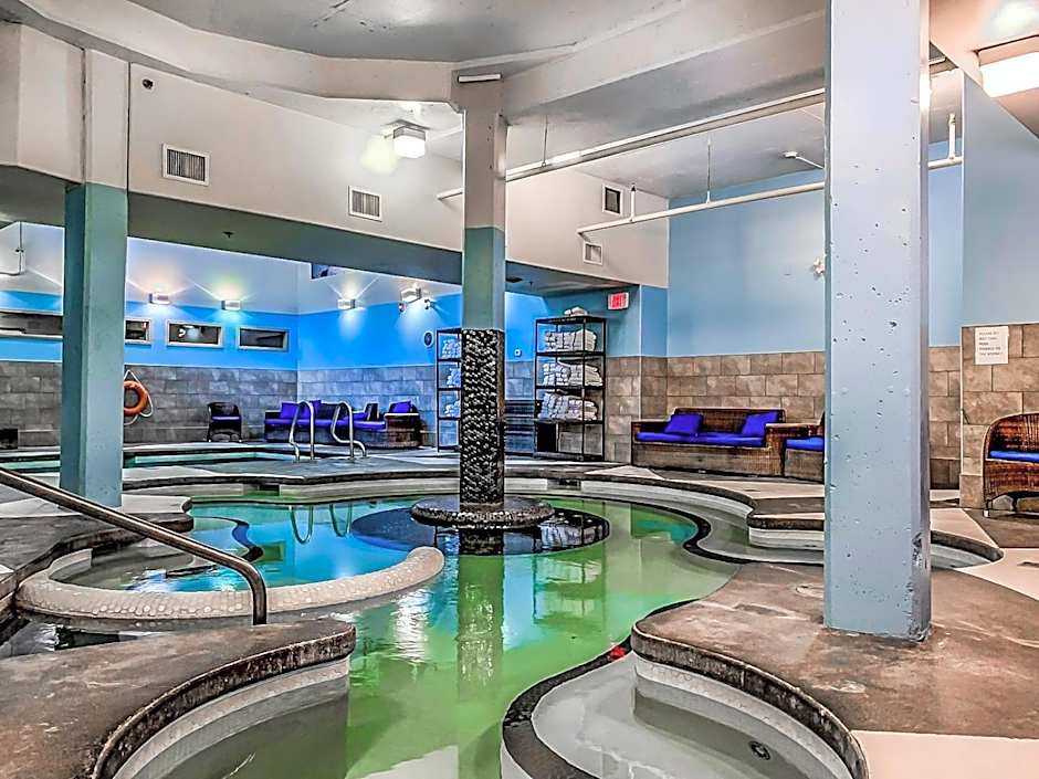 Elevated Penthouse Condo managed by Little Sister Getaways