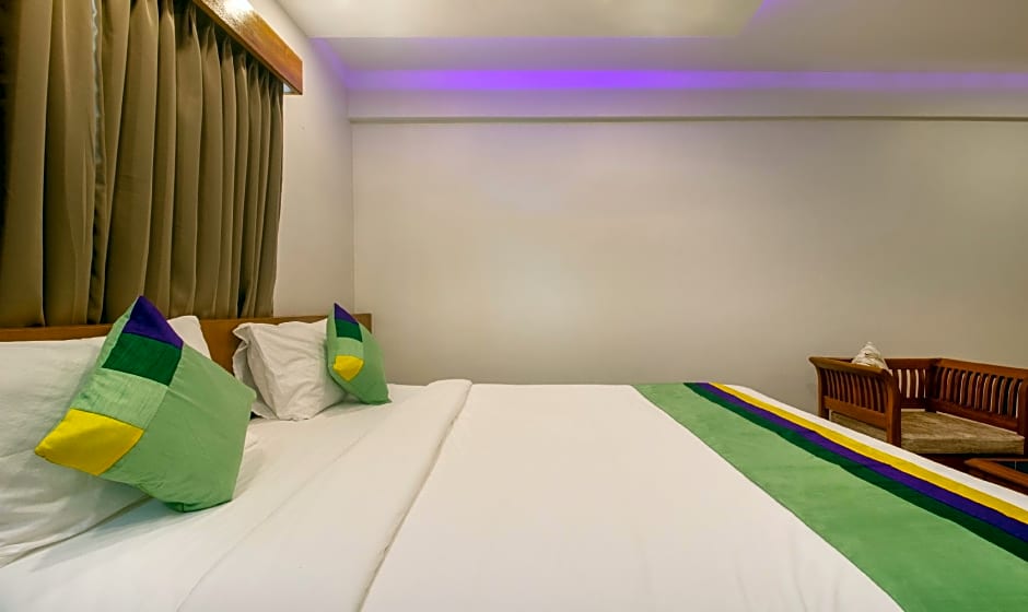 Treebo Elite Plaza, 700 Mtrs From Madikeri Fort