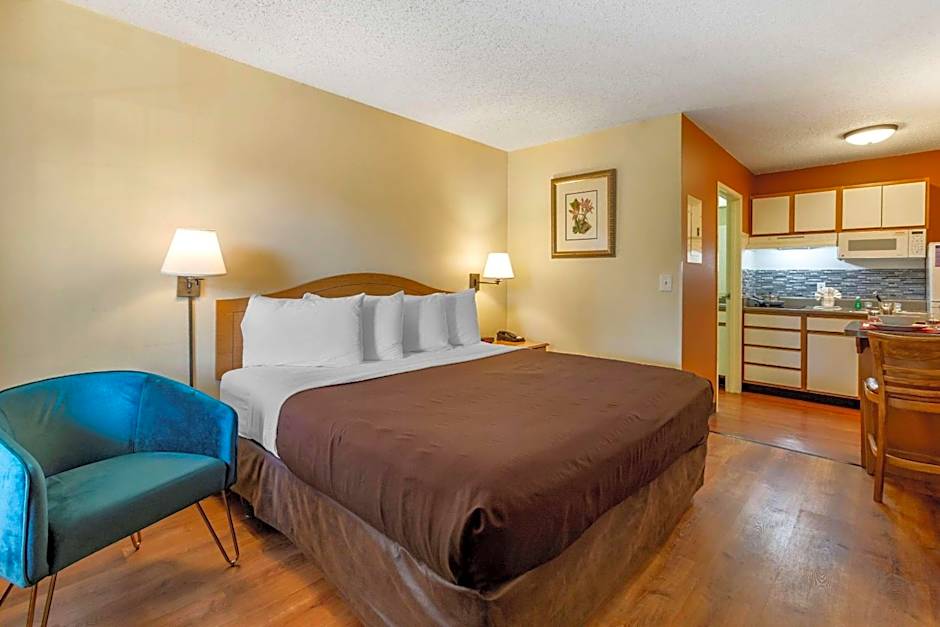 Suburban Studios Albuquerque Midtown - University