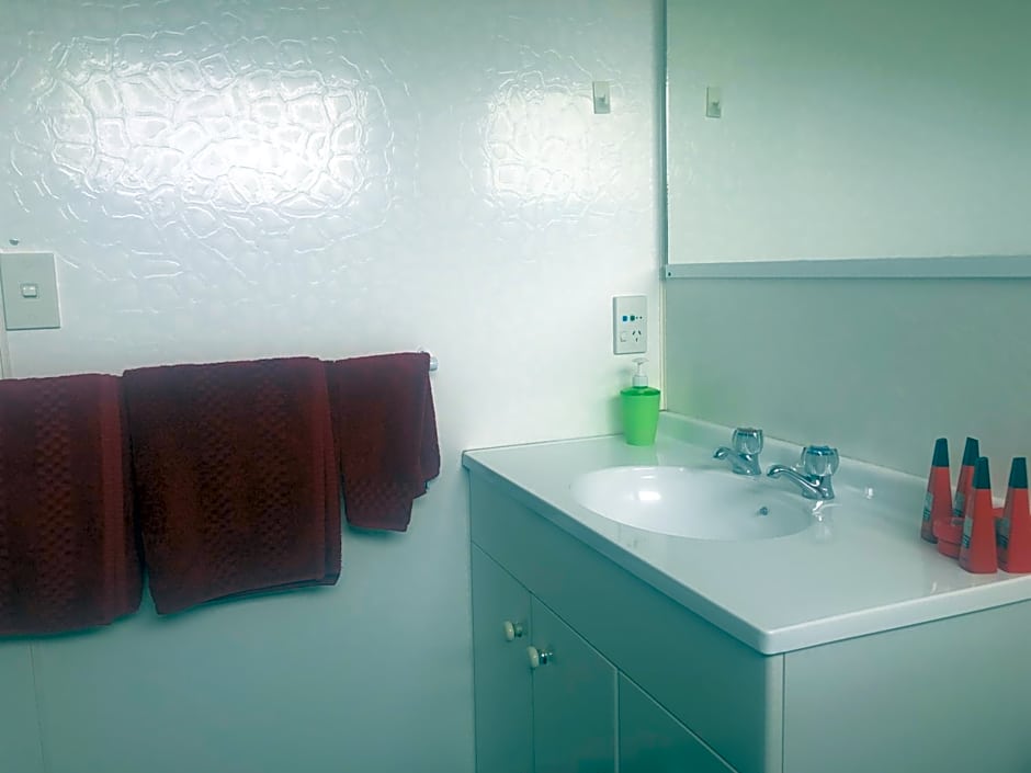 Thornton Lodge Motel