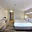 Holiday Inn Express Hotel & Suites Milwaukee Airport By IHG