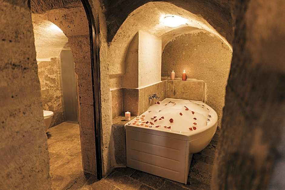 KAPALOS CAVE SUİTES