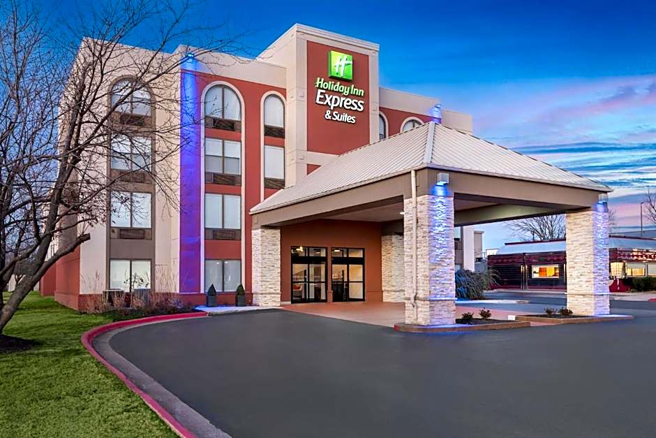 Photo 1 of 50 of Holiday Inn Express Hotel & Suites Bentonville By IHG