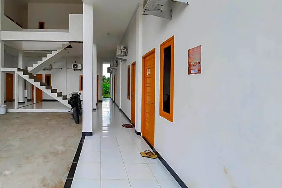 RedDoorz @ Permana Homestay near Supadio Airport Pontianak