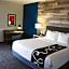 La Quinta Inn & Suites by Wyndham Pittsburg
