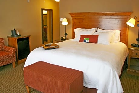 1 KING MOBILITY/HEARING ACCESS W/TUB NONSMOK