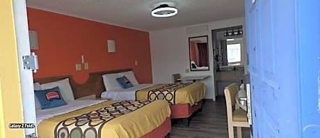 Double Room with Two Double Beds - Smoking