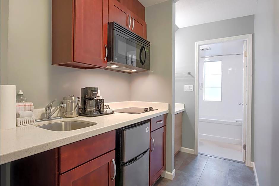 Gibsons Garden Hotel