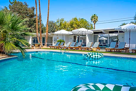 The Monkey Tree by AvantStay Mid-Century Modern Oasis with Pool