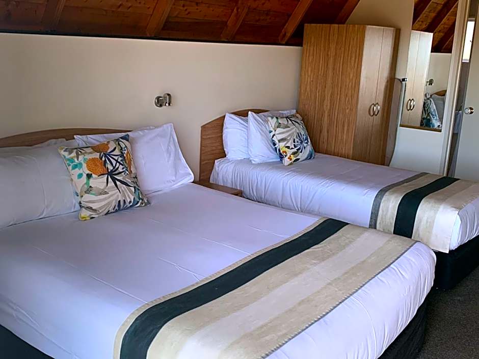 Mountain Chalets Motel