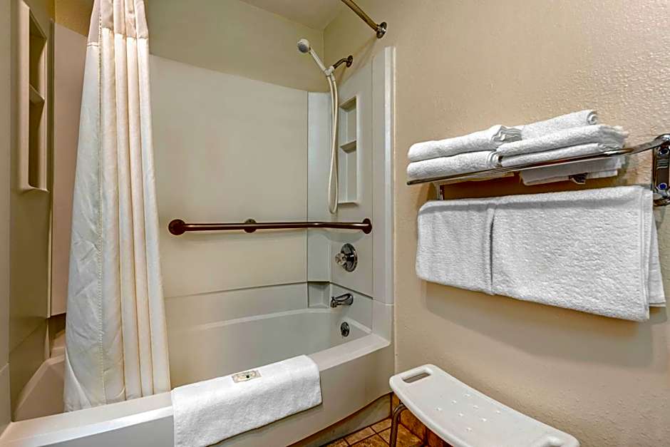 Quality Inn Fort Wayne – Fort Wayne, IN