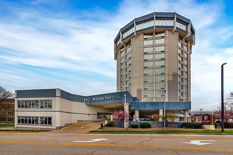 Photo 1 of 28 of DoubleTree By Hilton Jefferson City