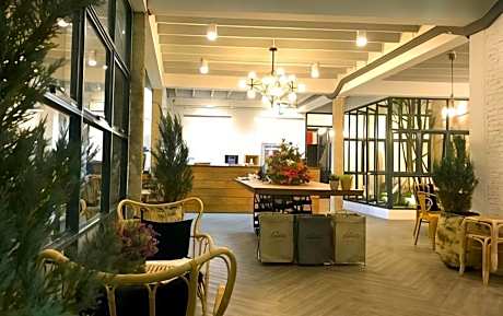 Dormitory Room with Futon