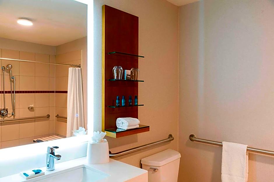 Sonesta Hotel Grand Rapids Airport