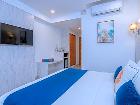 Deluxe Double Room City View with Balcony