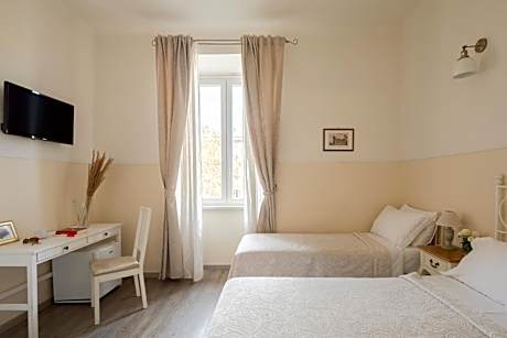 Triple Room with City View