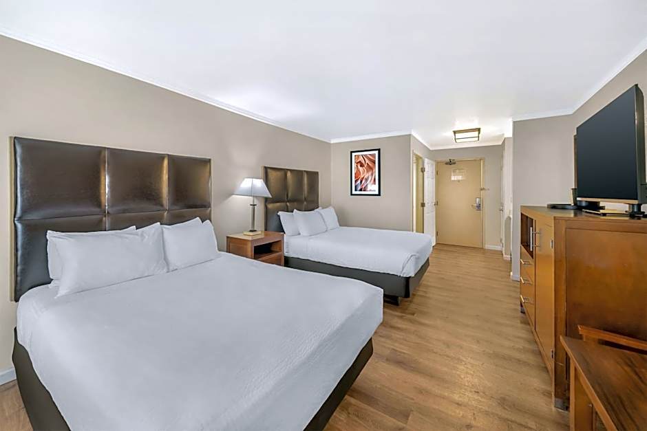 Best Western Plus Northwoods Inn