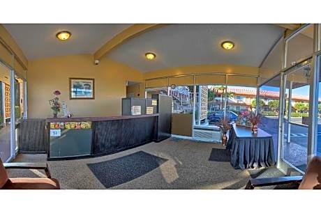 Relax Inn And Suites