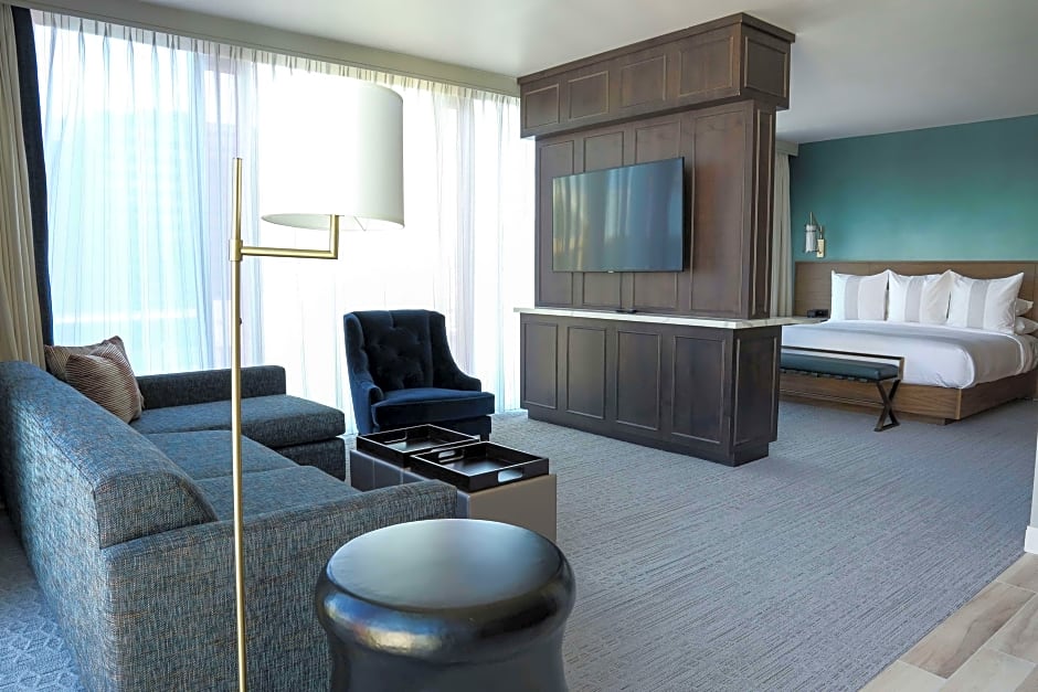 Photo 1 of 15 of 2 Queen Beds, Mobility Accessible, Roll in Shower, Corner