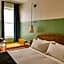 The Drayton Hotel Savannah, Curio Collection by Hilton