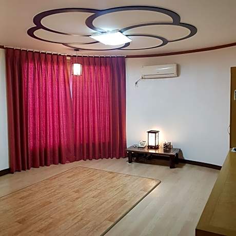 Korean Traditional Ondol Room