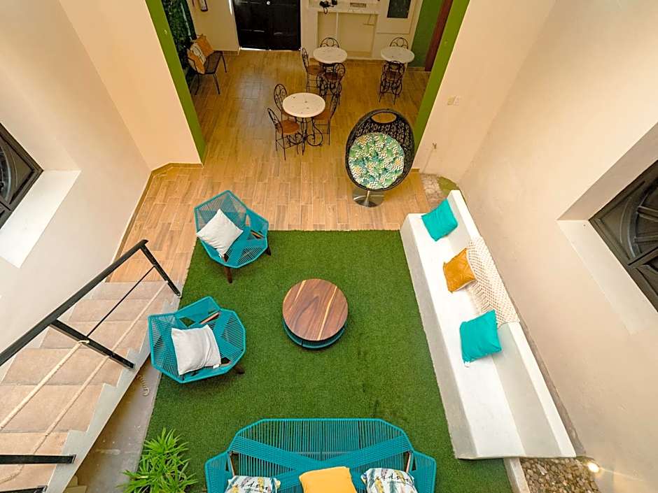 Nido Colibrí - Private Rooms and hostel Dorms in Remate de Paseo Montejo