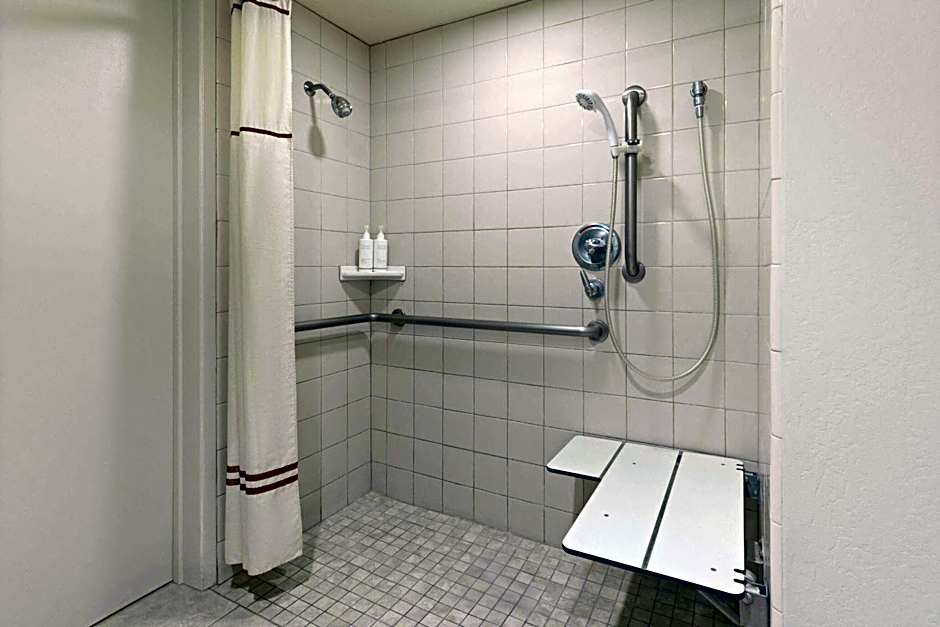 Travelodge by Wyndham Monterey Bay