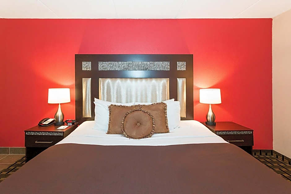 Ramada Hotel & Conference Center by Wyndham Plymouth