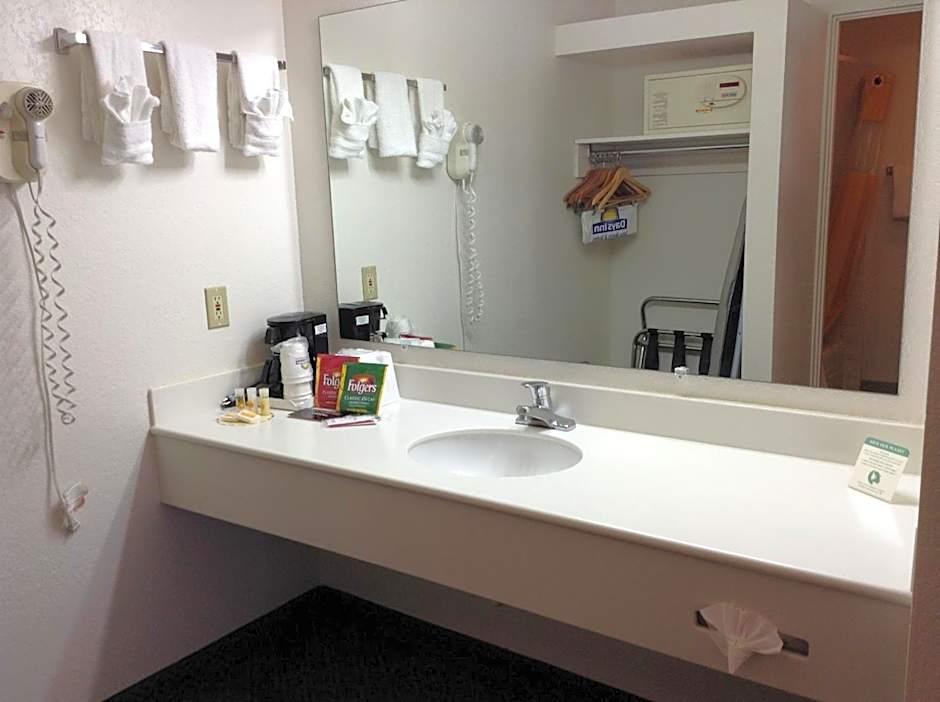 Days Inn by Wyndham Oceanside