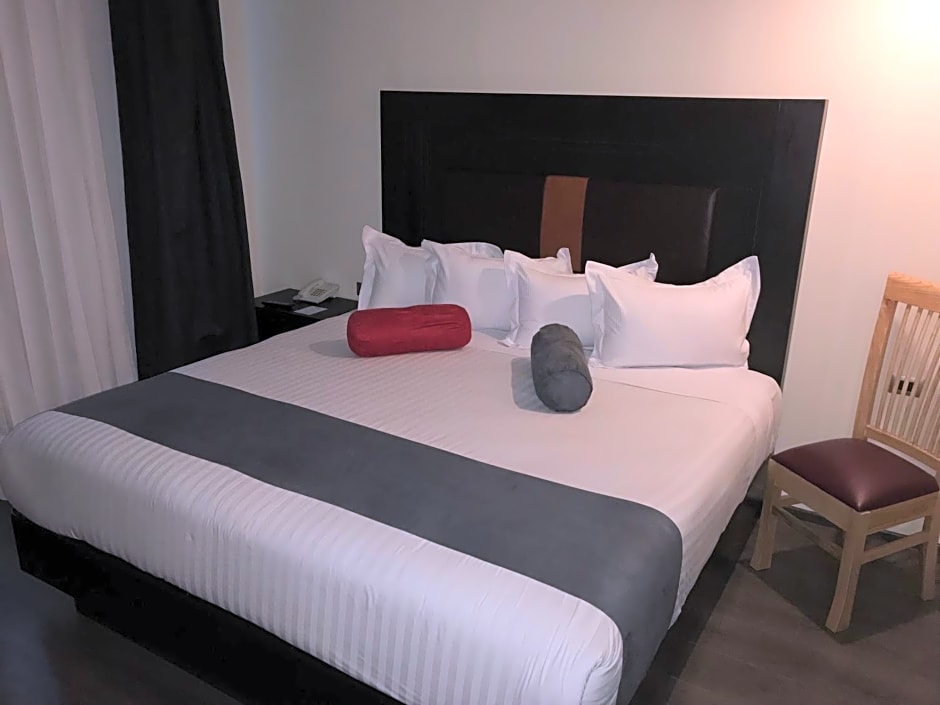 Best Western Plus Metepec & Suites