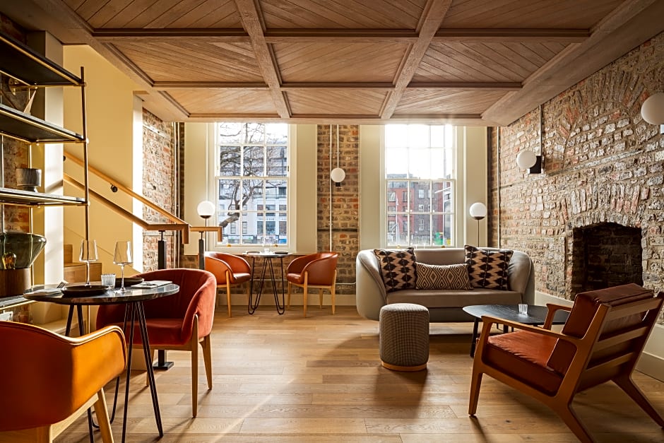 Zanzibar Locke, Ha'Penny Bridge