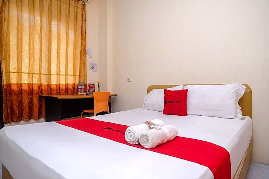 RedDoorz @ Jalan Pramuka Manado