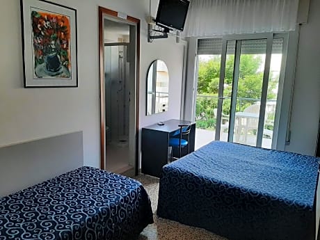 Deluxe Room (2 Adults + 1 Child)