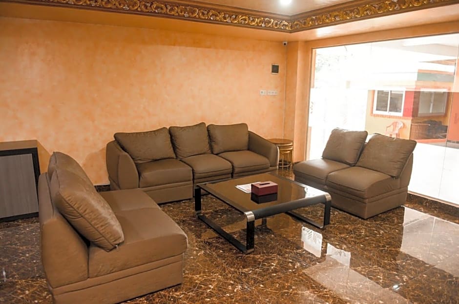 Vaccinated Staff - OYO 149 Alpha Kostel Syariah