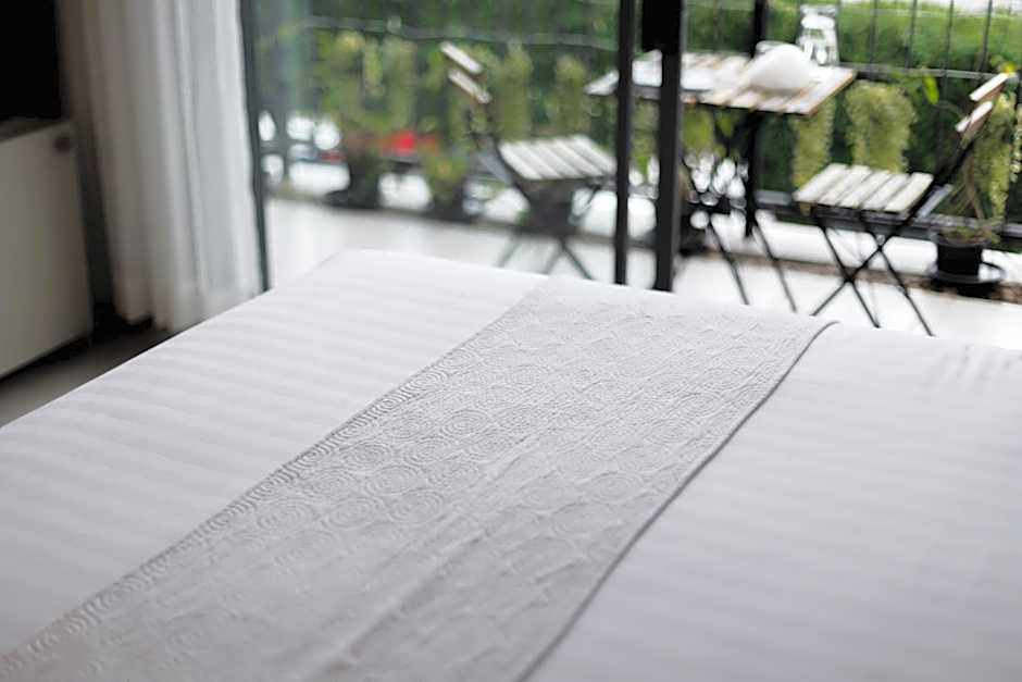 Photo 1 of 9 of Double Room with Balcony