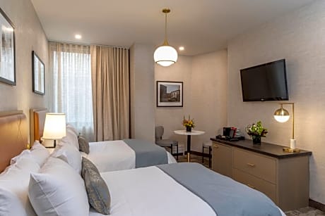 Deluxe Two Full (Renovated room)